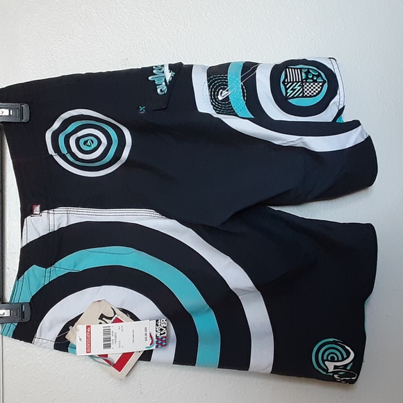 Quiksilver boy's swim/board shorts - Picture 2 of 4